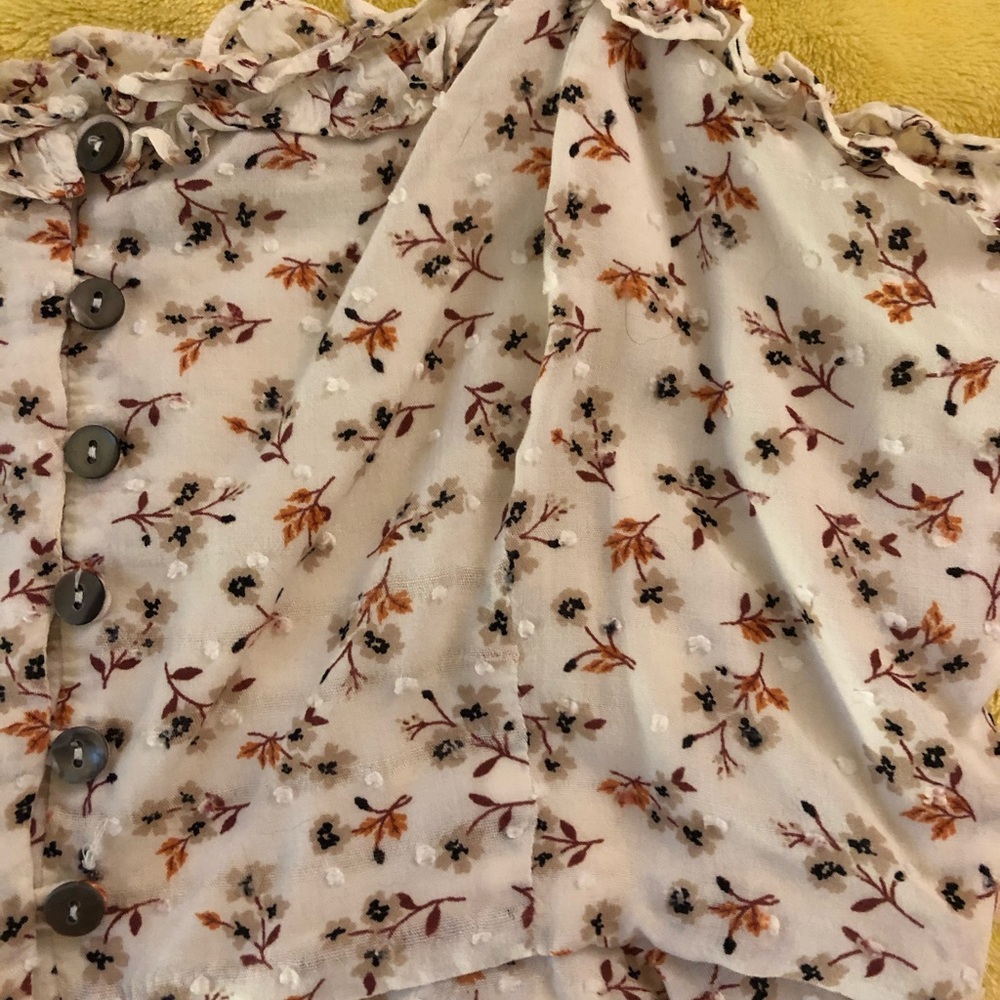 Lulu’s Cream Floral Print Button-Up Ruffled Crop - Picture 7 of 14